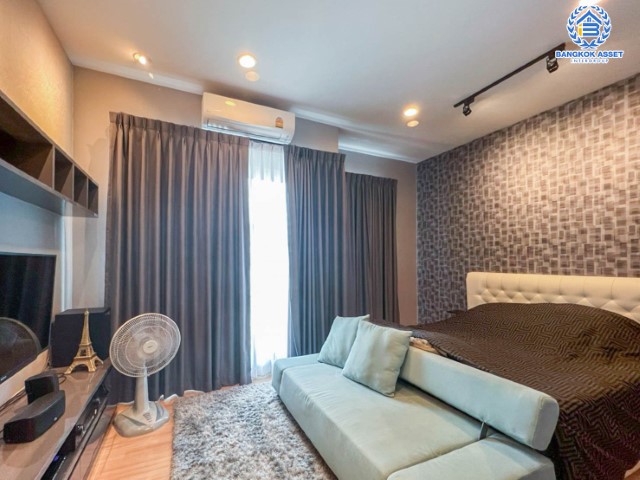 ทาวน์เฮ้าส์มือสอง ม.บ้านกลางเมือง นวมินทร์42 แบรนด์ AP เนื้อที่ 18.1 ตร.ว. มาพร้อมฟังก์ชัน 3 ห้องนอน 3 ห้องน้ำ 2 ที่จอดรถ แถมฟรี !!! เครื่องปรับอากาศ 4 เครื่อง และเครื่องทำน้ำอุ่น 2 เครื่อง สภาพแวดล้อมเยี่ยม ทำเลดีเชื่อมต่อ ถ.รามอินทรา, ถ.เกษตร-นวมินทร์ ใกล้รถไฟฟ้าสายสีชมพู "สถานีนพรัตน์" และทางด่วน ฉลองรัช…